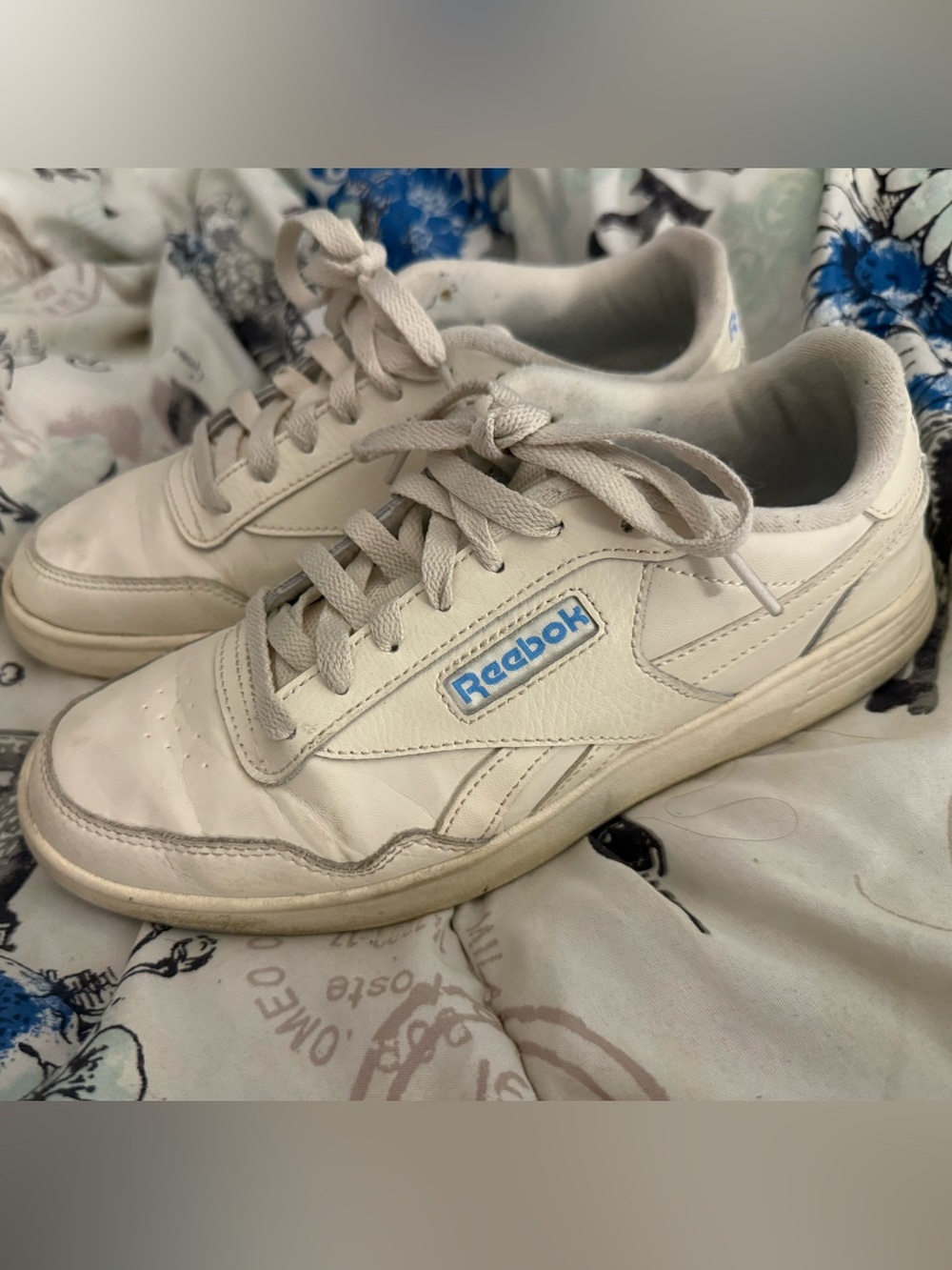 Reebok Women's Cream/Blue Low-Top Sneakers